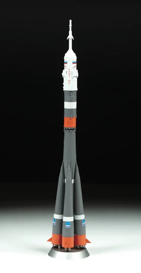 Сборная модель ракета-носитель «Союз-2» с транспортным кораблём «Союз-МС»