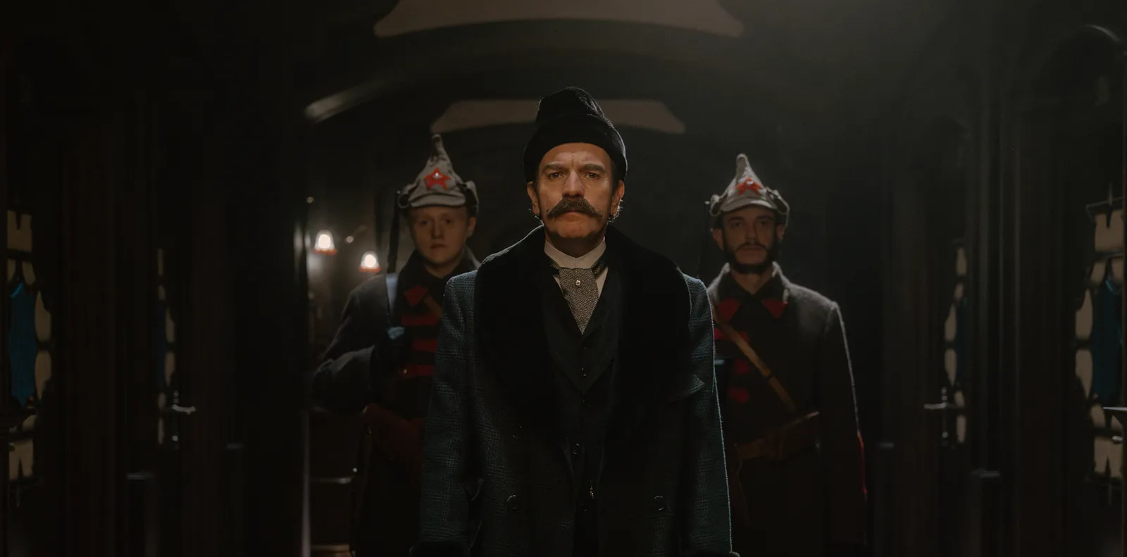 Кадр из мини-сериала «Джентльмен в Москве»