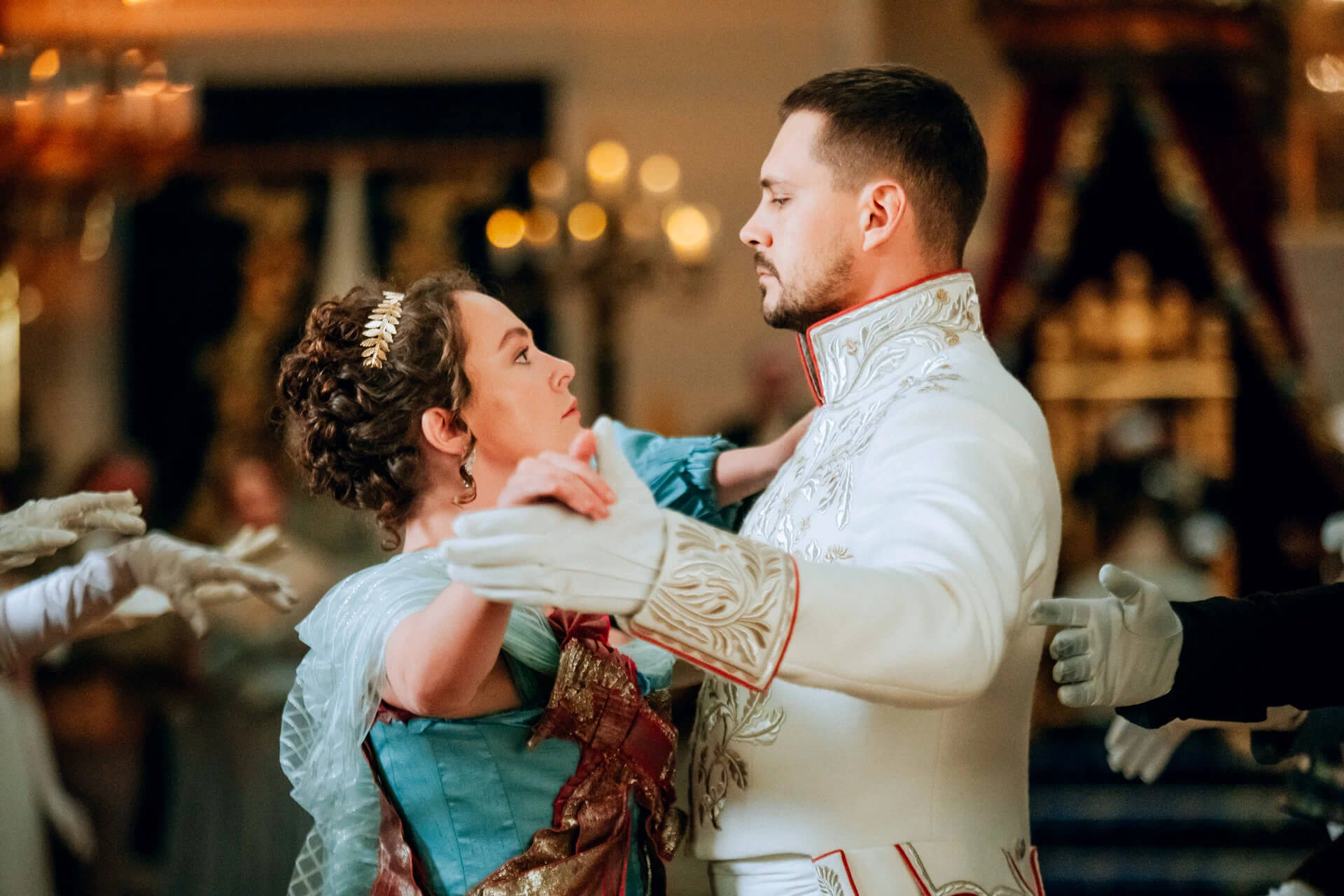 Кадр фильма «Холоп 2» // Yellow, Black and White