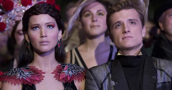 Дженнифер Лоуренс&nbsp;и&nbsp;Джош Хатчерсон в фильме&nbsp;«Голодные игры: И вспыхнет пламя»