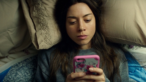 Обри Плаза в фильме «Ингрид едет на запад»