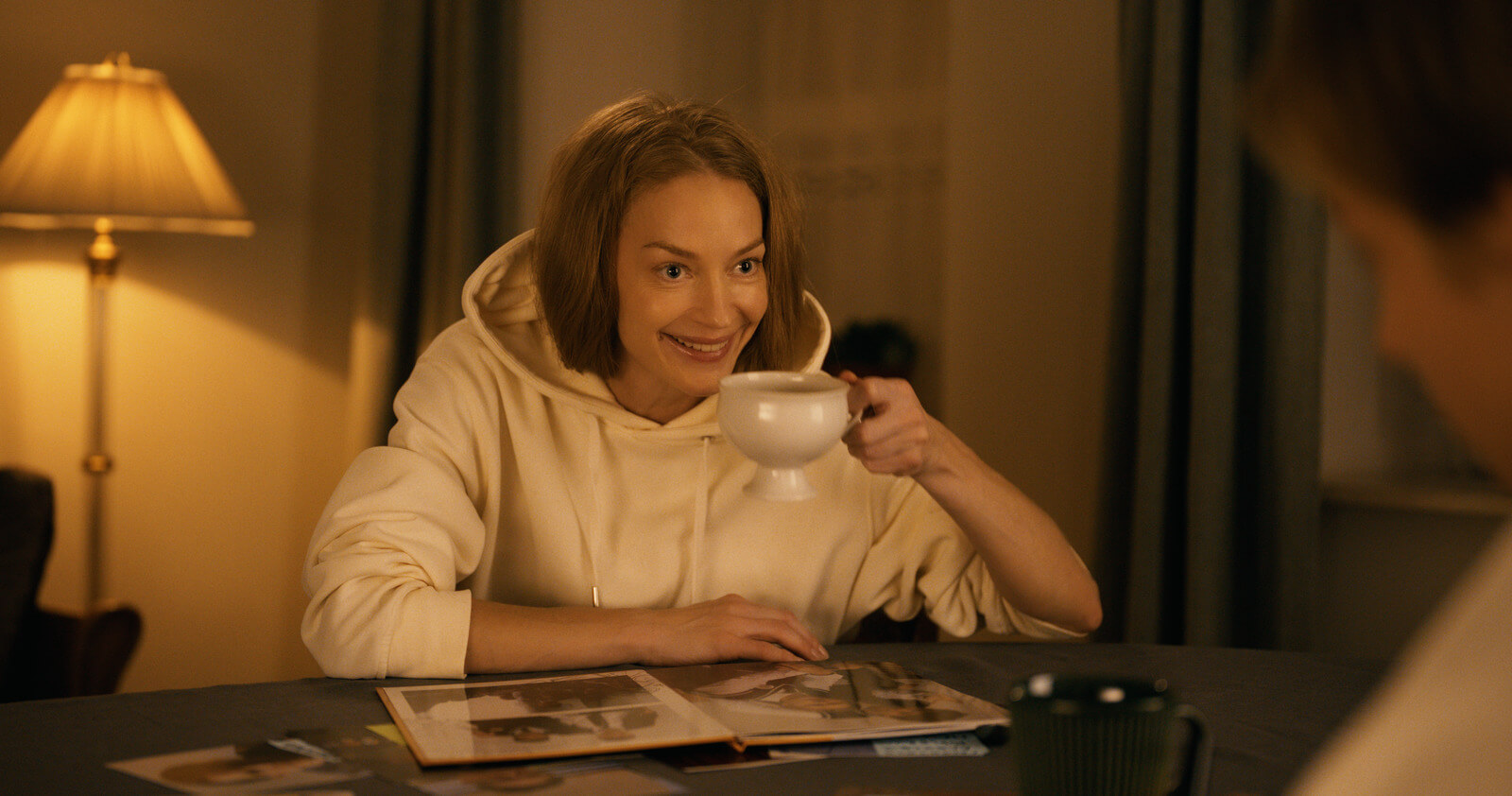 Кадр фильма «Маме снова 17» // All Media Company