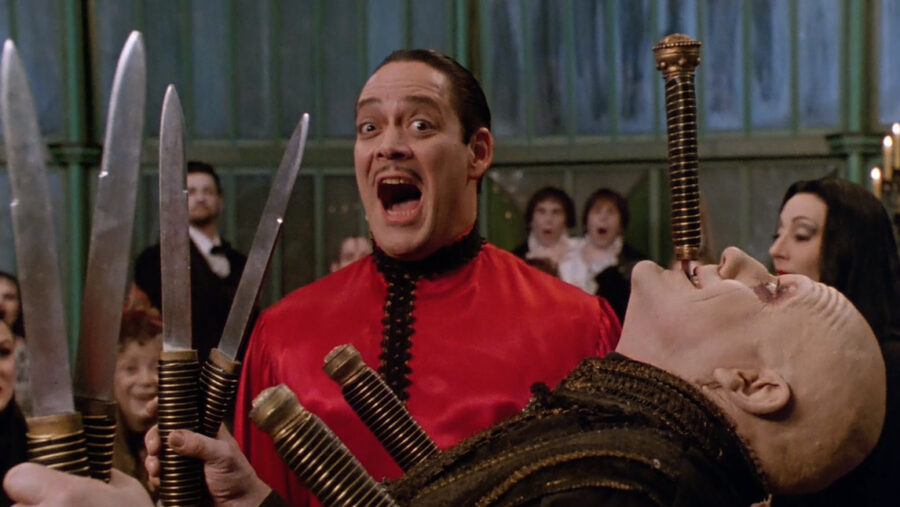 Рауль Хулиа и Кристофер Ллойд в фильме «Семейка Аддамс»