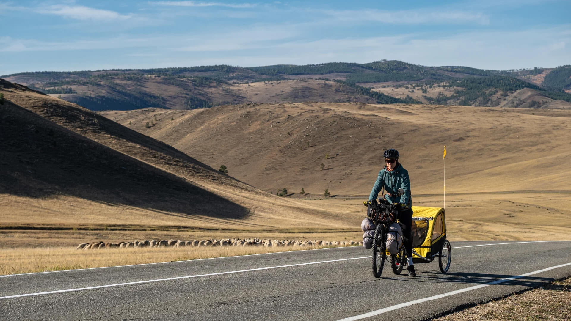 Кадр фильма «Поехавшая» // Yellow, Black and White