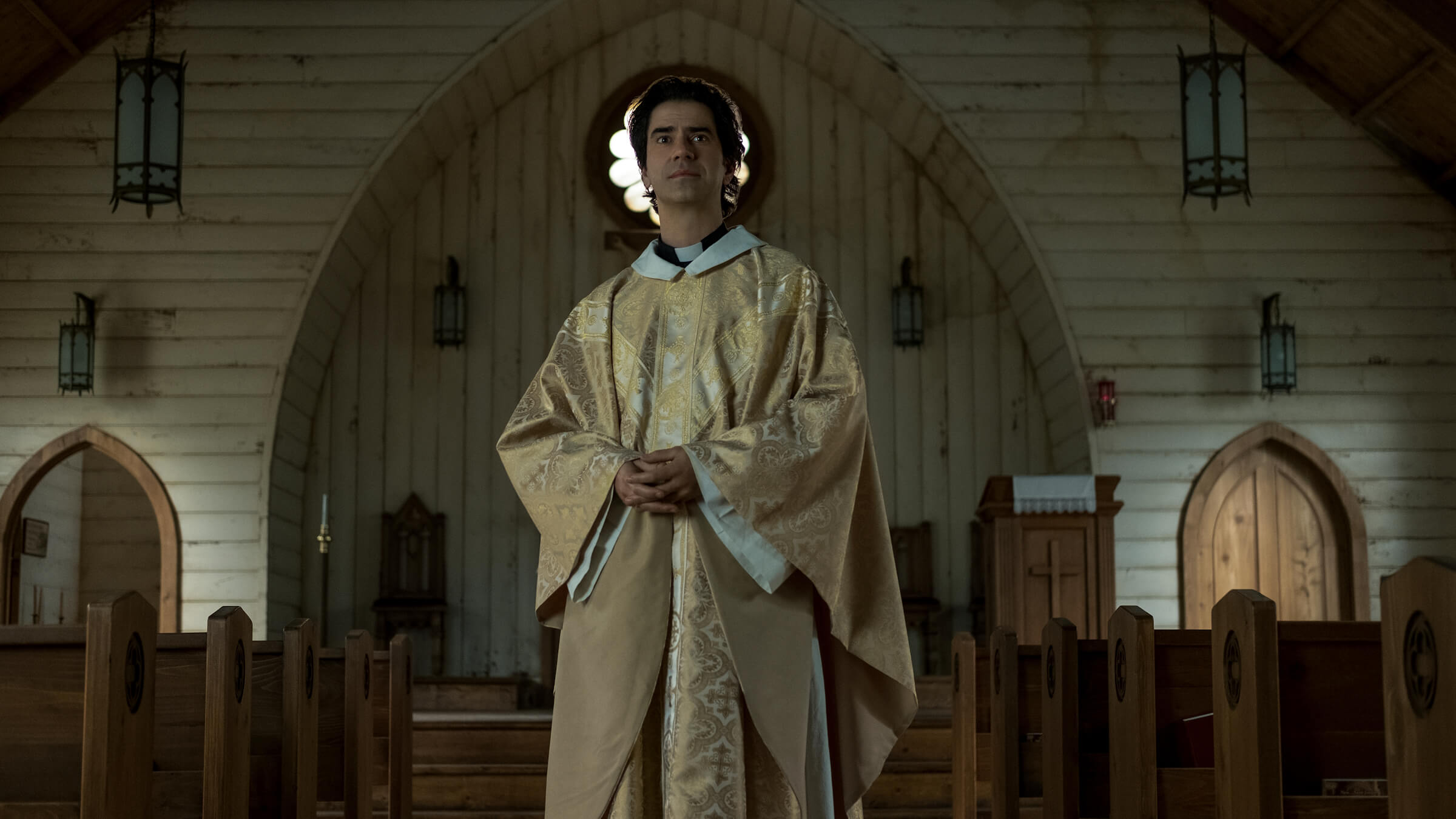 Кадр сериала «Полуночная месса» // Netflix