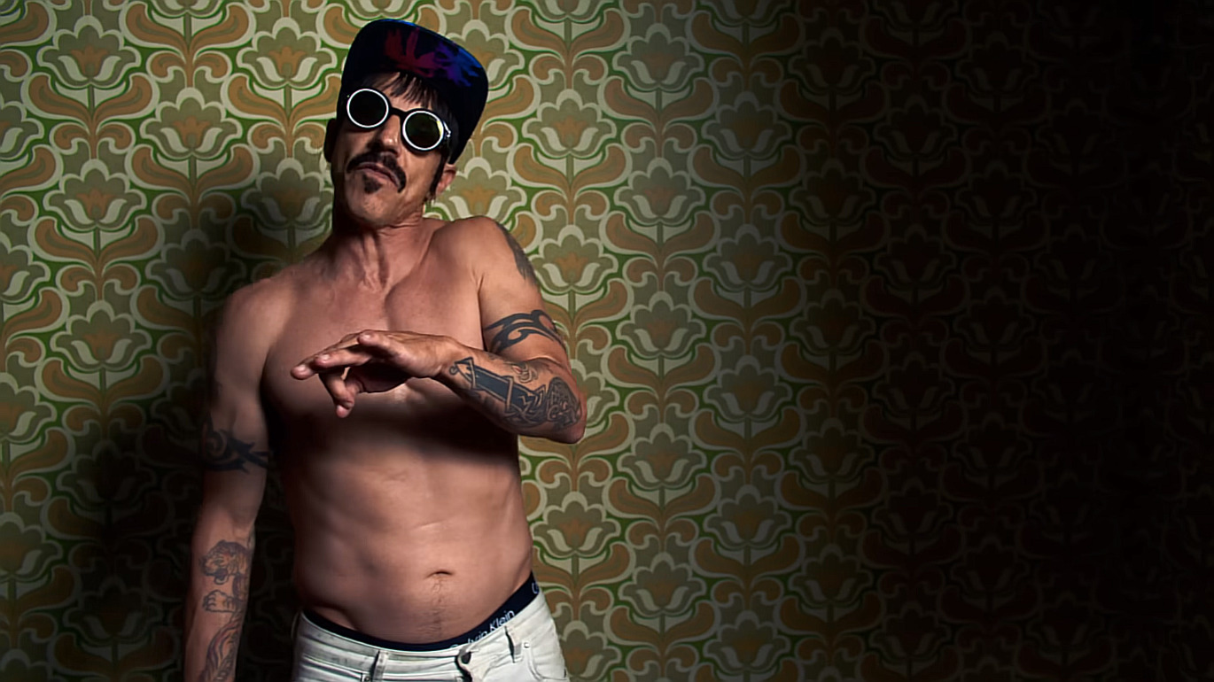 Кадр из клипа Red Hot Chili Peppers — Dark Necessities