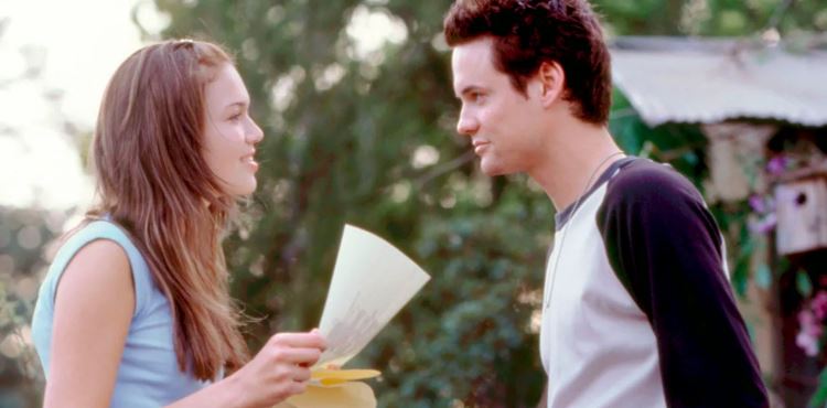 Мэнди Мур и Шэйн Уэст в фильме «Спеши любить»