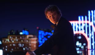 Звезда «Жаркого соперничества» Коннор Сторри сыграет в комедии от А24