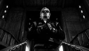 Умер диджей Kavinsky, автор саундтрека к фильму «Драйв»