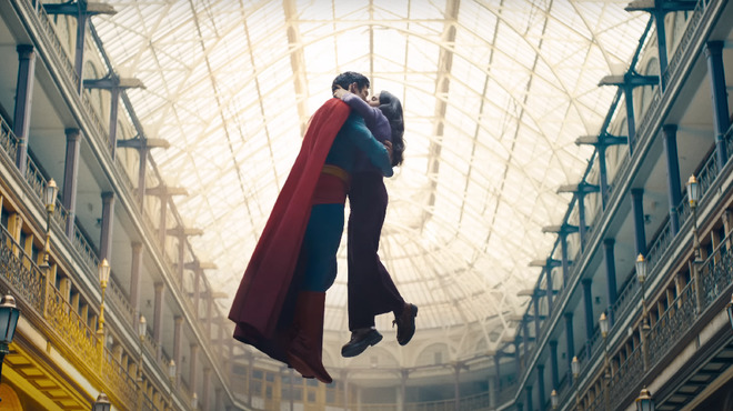Джеймс Ганн показал новую версию Кларка Кента в первом тизер-трейлере «Супермена»